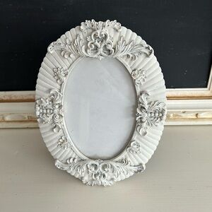 Ornate White Oval Picture Frame